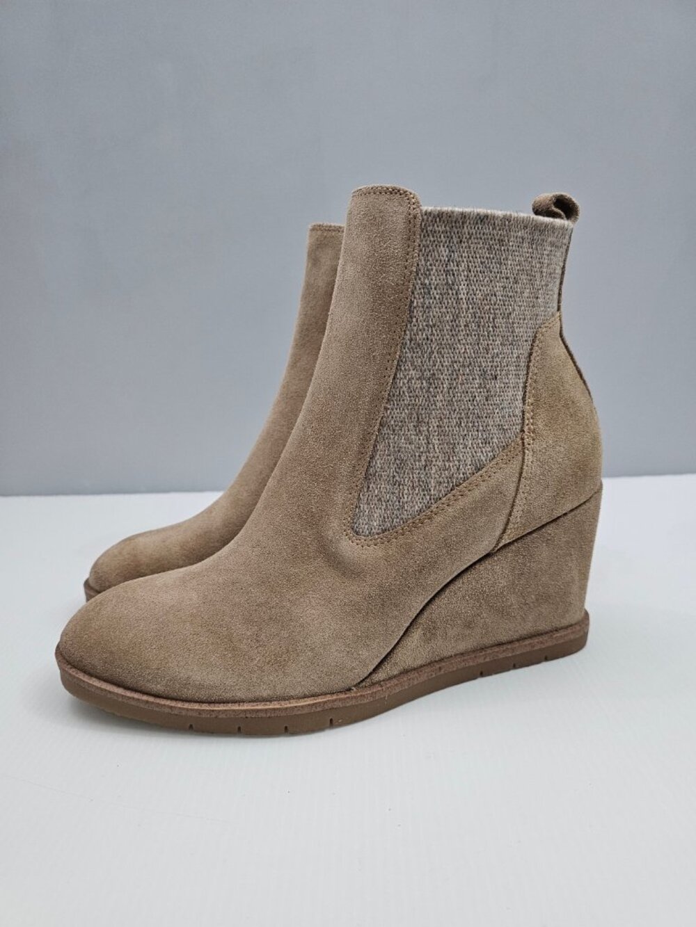 Sofft Monica Chelsea Wedge Ankle Boot Womens 9 Barley Suede Comfort Waterproof